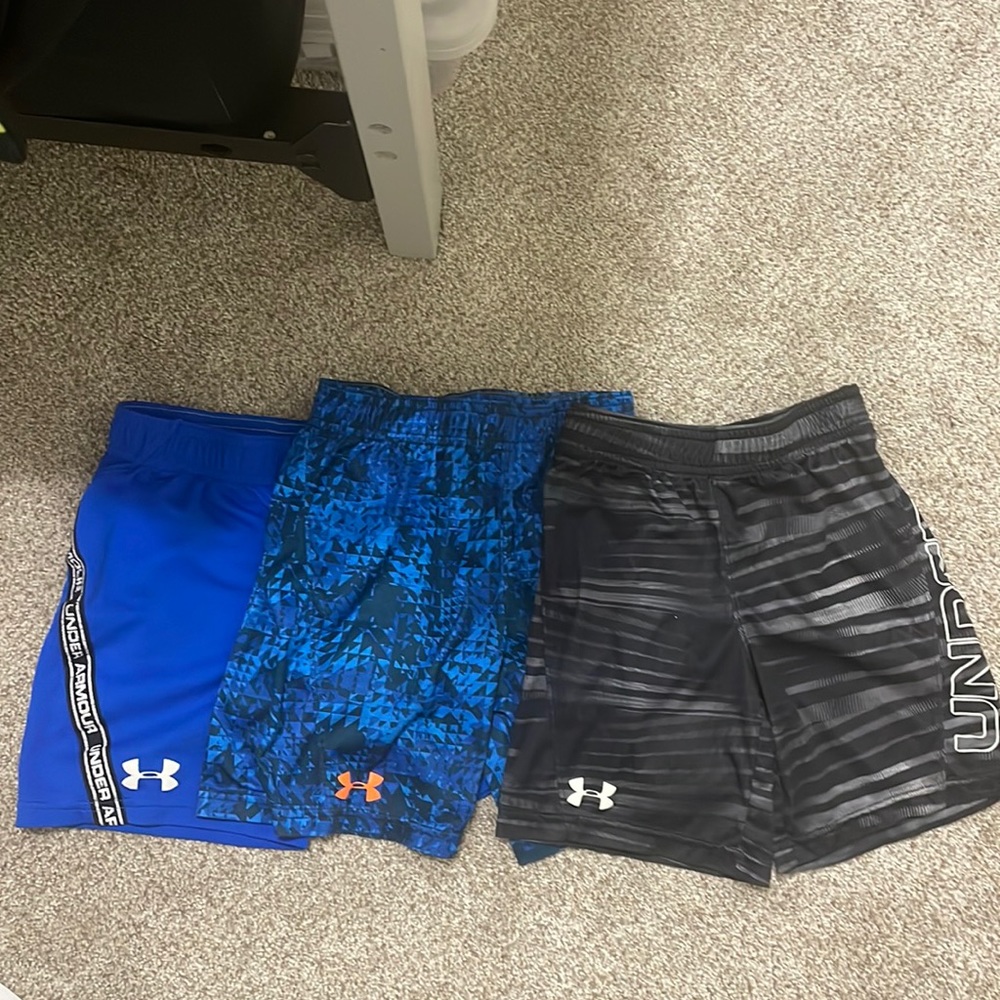 Boys size 5 under amour shorts